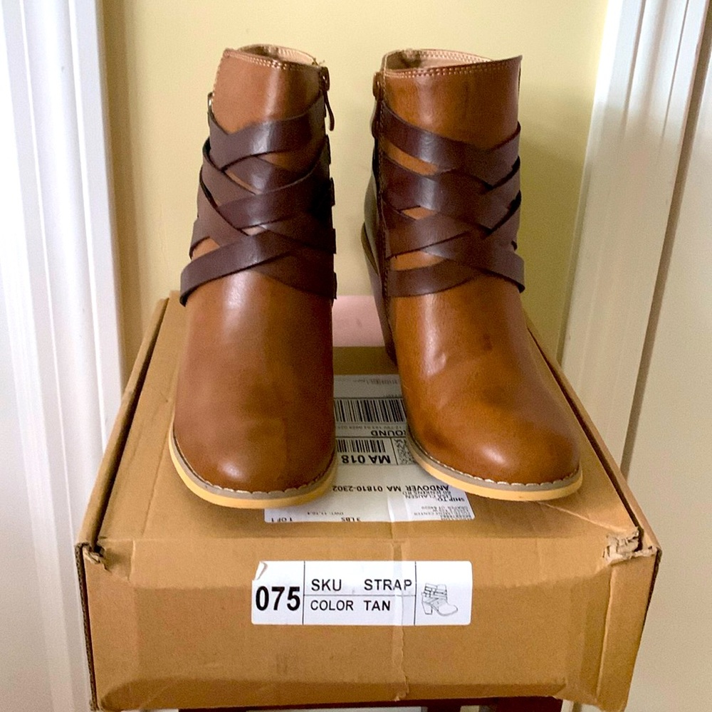 Women’s Journee Collection Strap Booties Size 7.5M Color Tan
